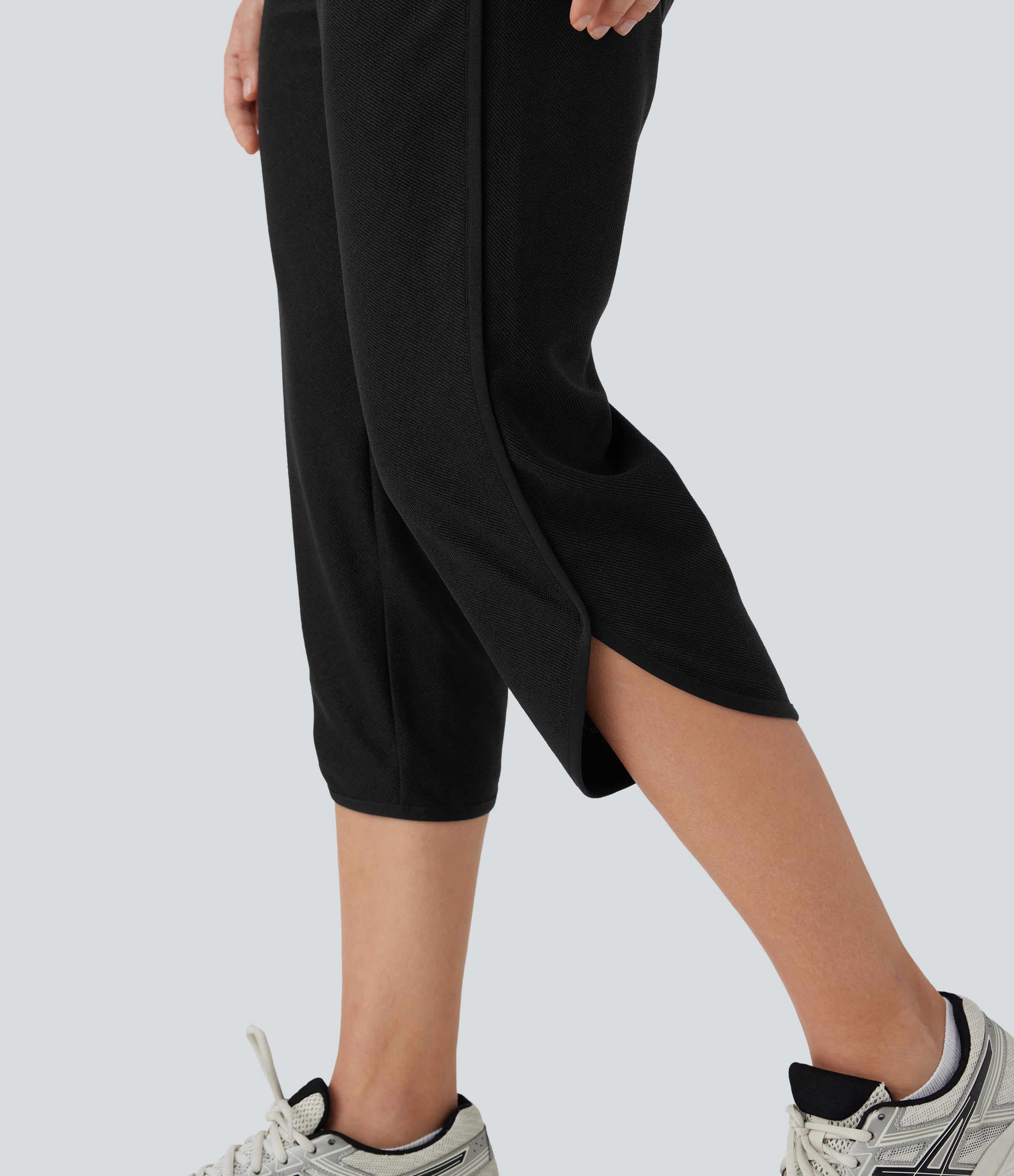 Mid Rise Curved Hem Yoga Capri Pants with Pockets