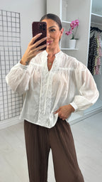 Oriva Lace Detailed V Neck Loose Fit Blouse