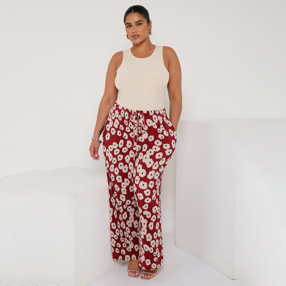 Red Abstract Print Palazzo Pleated Pants With Pockets
