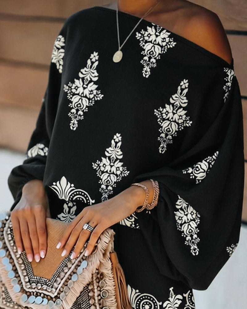 Women's Vintage Print Two-Piece Set Off-Shoulder Batwing Sleeve Top and High-Waisted Shorts Casual Vacation Set