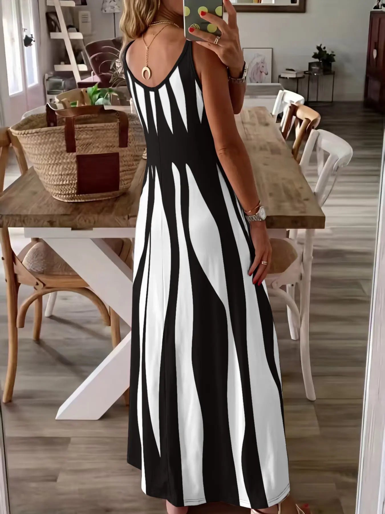 Summer New Arrival Women's Casual Sleeveless Striped V-Neck Long Dress, Sweet Style Loose-Fitting Daily Wear, Perfect for Outdoor Activities